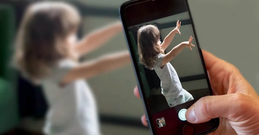 Caregiver records child on smartphone using Cognoa's Canvas Dx diagnostic software